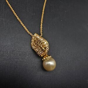 Lindenworld Faux Pearl Rhinestone Pendant Necklace Gold Tone Chain